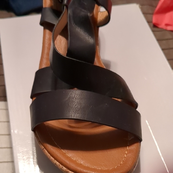 Elegant Black Leather Sandals - Picture 3 of 5